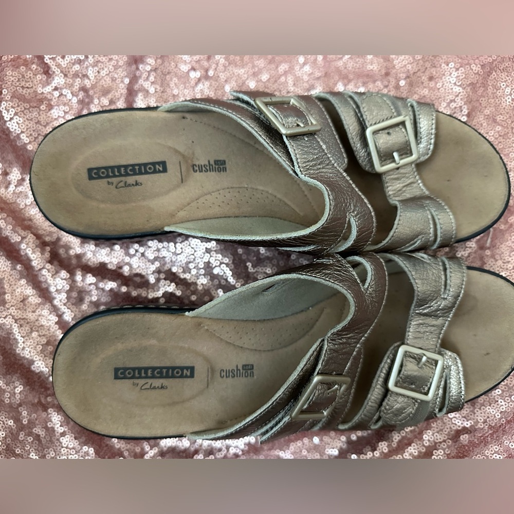 Clarks Collection Soft Cushion Metallic Gold Wedge Heel Slides Women's Sz 8.5